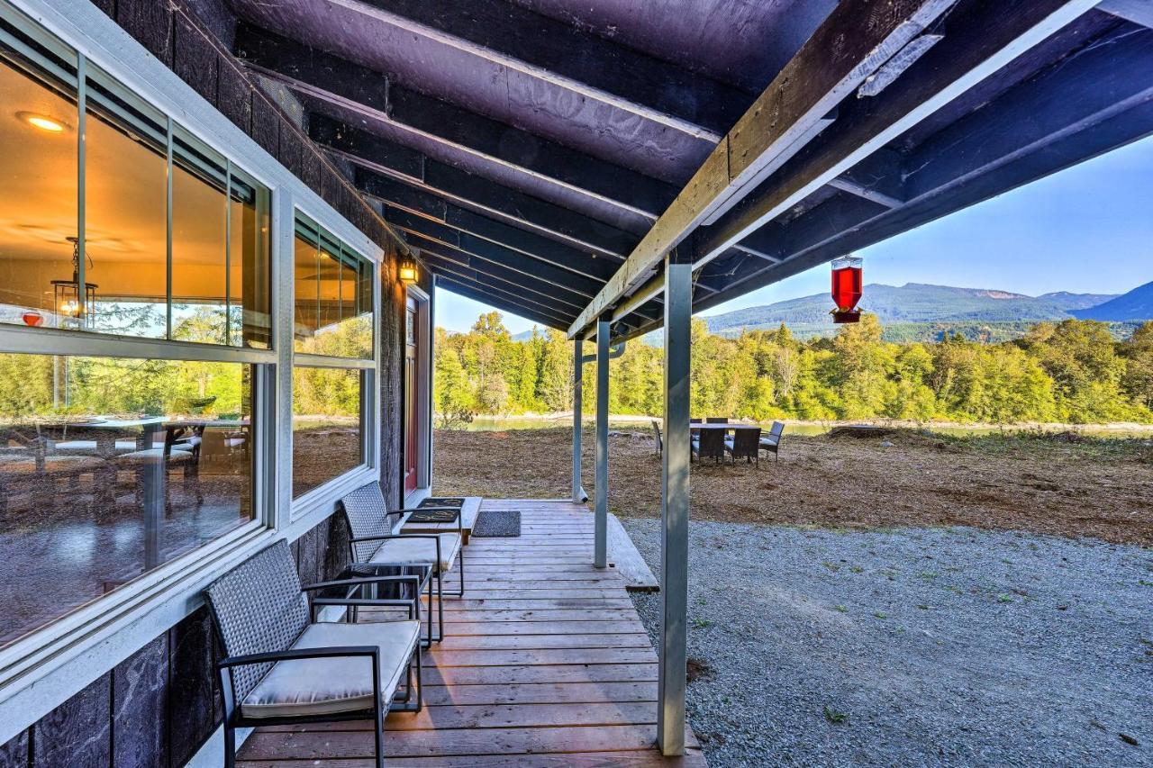 Dreamy Riverside Cabin With Fireplace And Grill Concrete Экстерьер фото