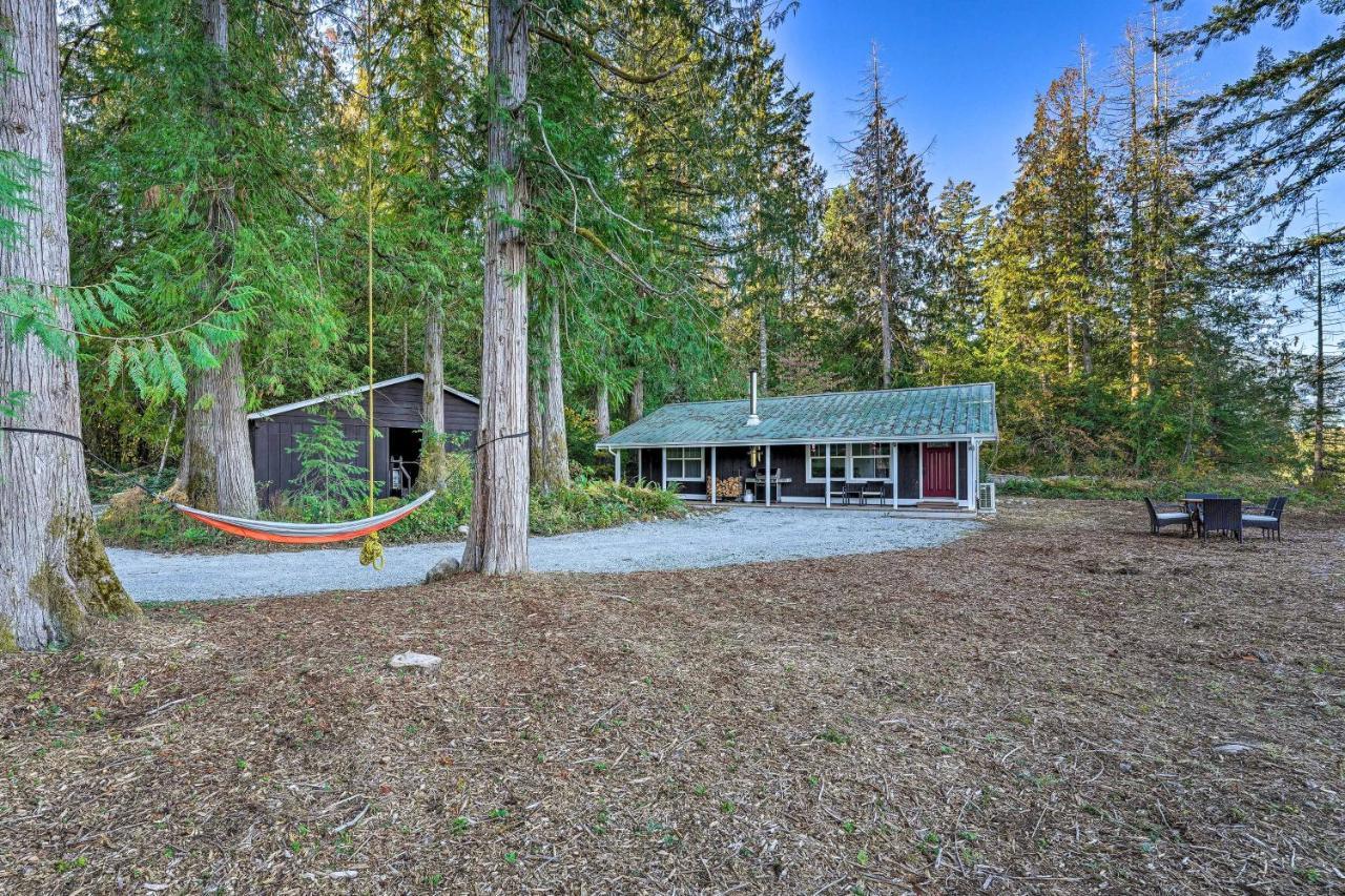 Dreamy Riverside Cabin With Fireplace And Grill Concrete Экстерьер фото
